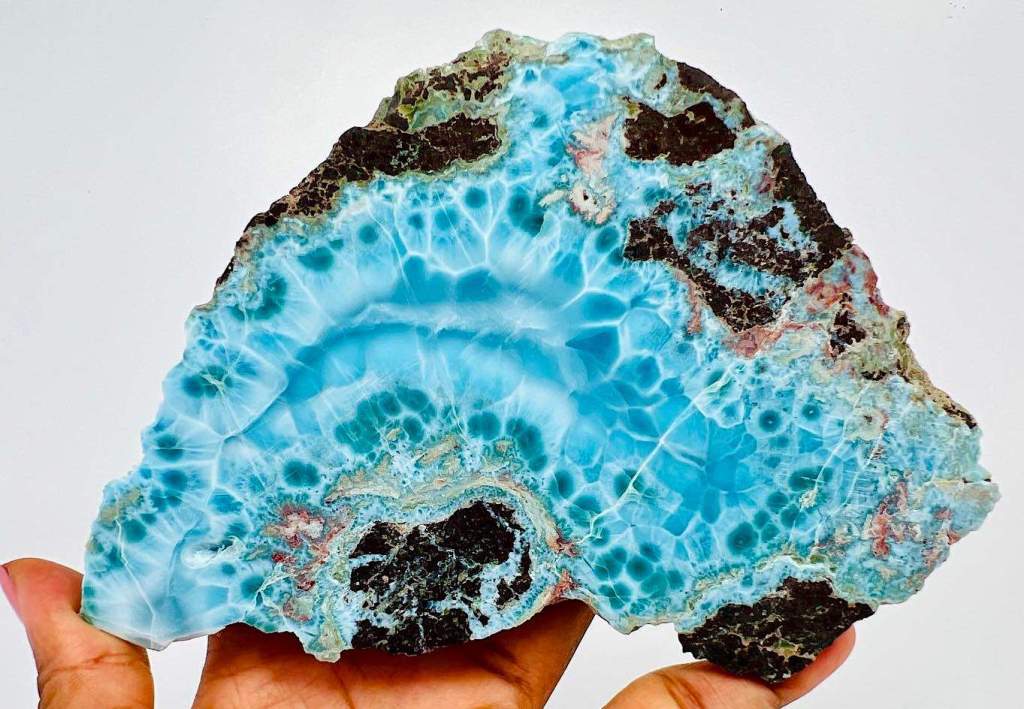 Kamene pôsobia inak v noci a vo dne -&nbsp;larimar